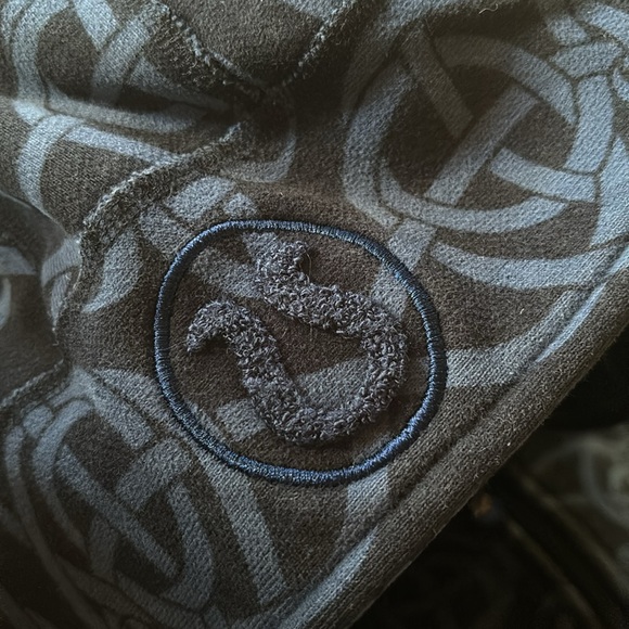 🧘♀️LULULEMON Scuba Celtic Knot Hoodie Hooded Jacket Sweatshirt sz 4 Rare - Picture 6 of 6